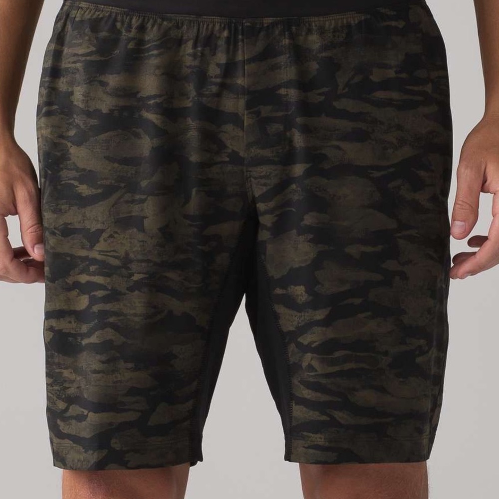 🍋 SOLD lululemon athletica Channel Camo Shorts